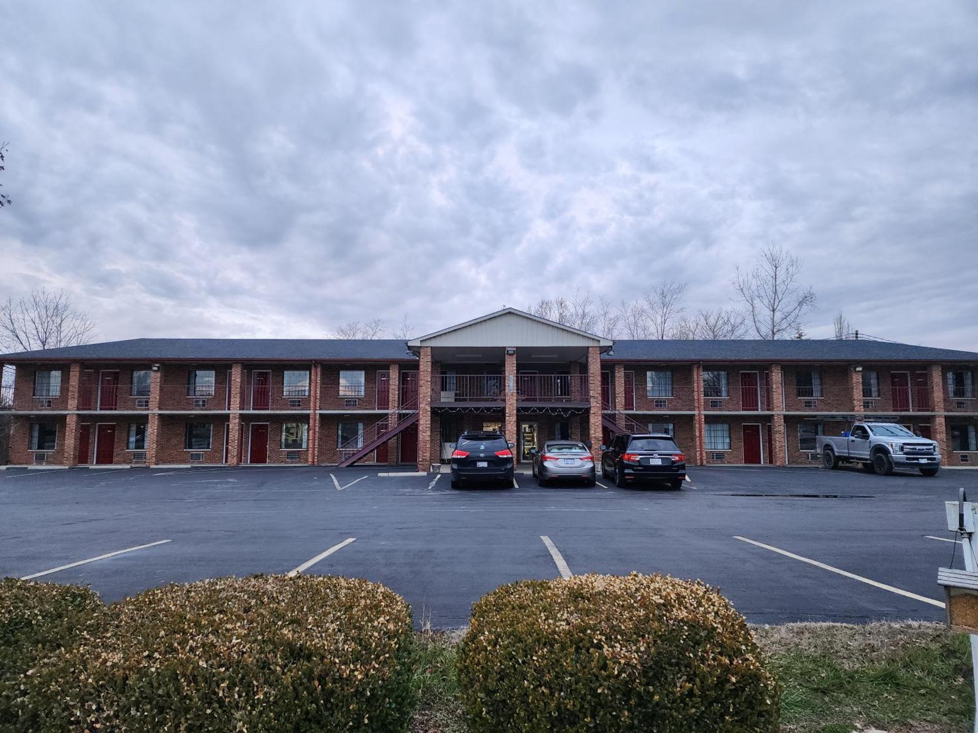 Americas Inn Bardstown Exteriér fotografie